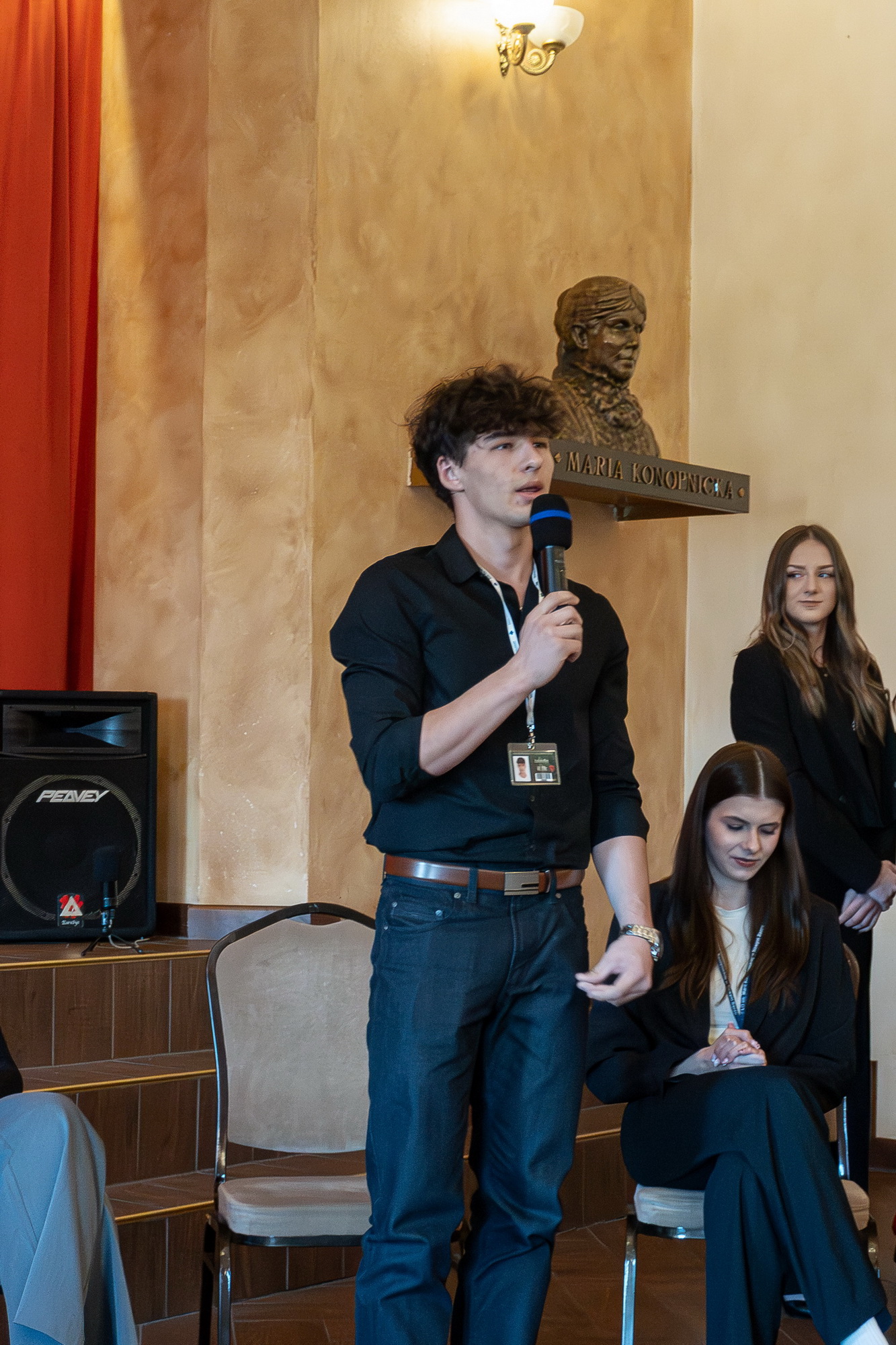 Zdjęcie Debata na przewodniczącego SU 2025 (2)4e63dbec-d1c3-45ba-9a80-163c58f5d9e1.jpg w galerii Debata kandydatów na stanowisko Przewodniczącego Samorządu Uczniowskiego